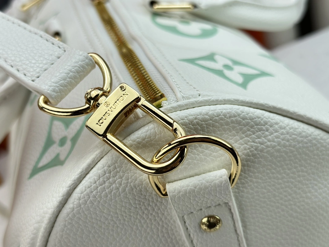 Louis Vuitton Travel Bags Bold 6006