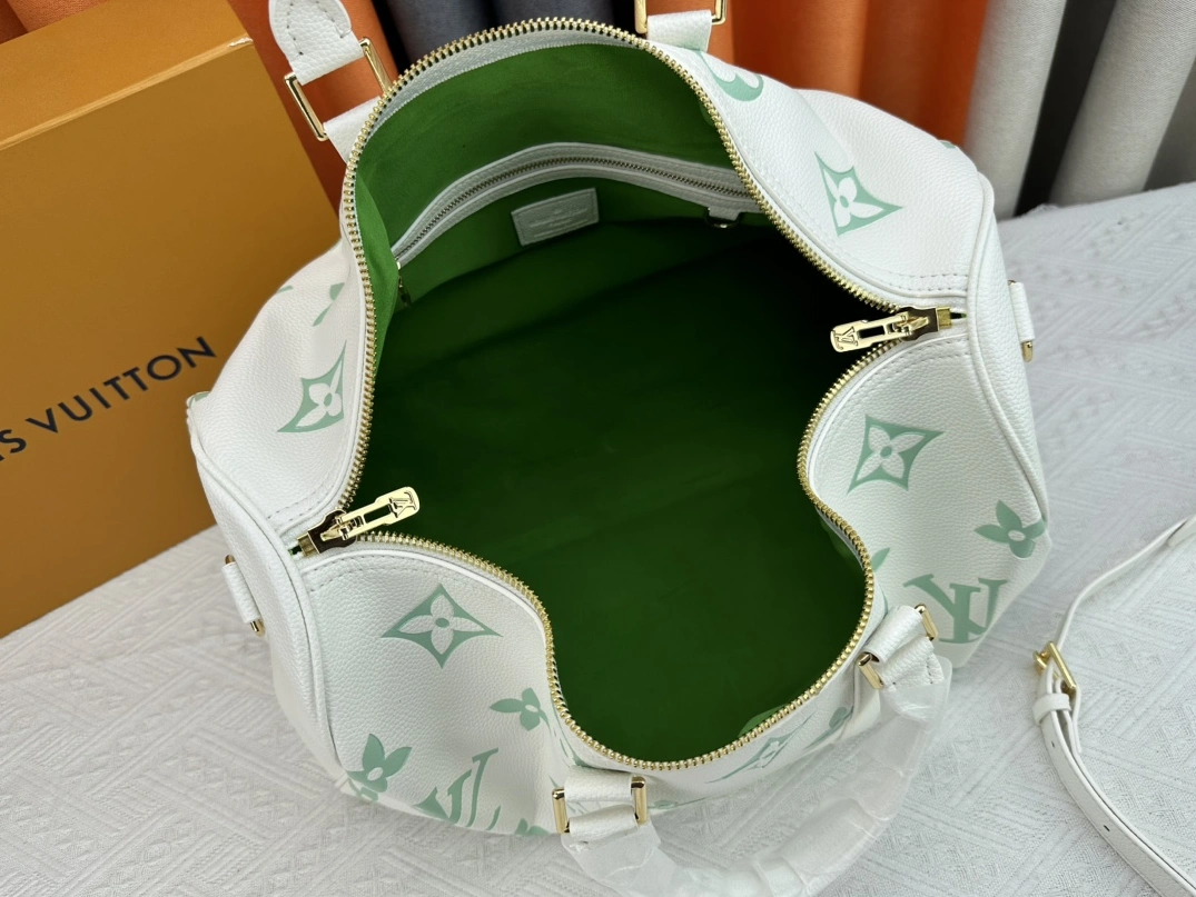 Louis Vuitton Travel Bags Bold 6006