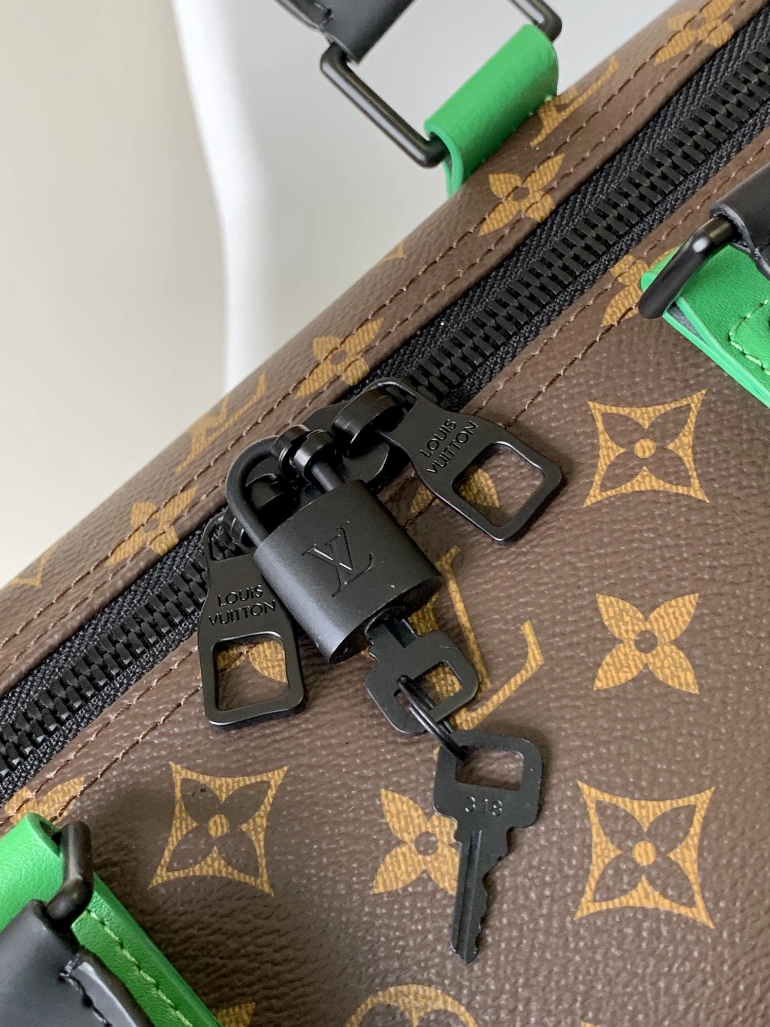 Louis Vuitton Travel Bags Breathable 8757