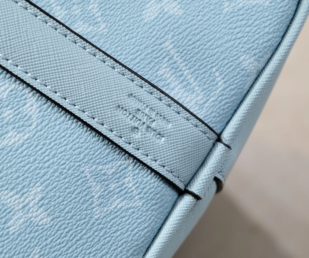 Louis Vuitton Travel Bags Classic 8104
