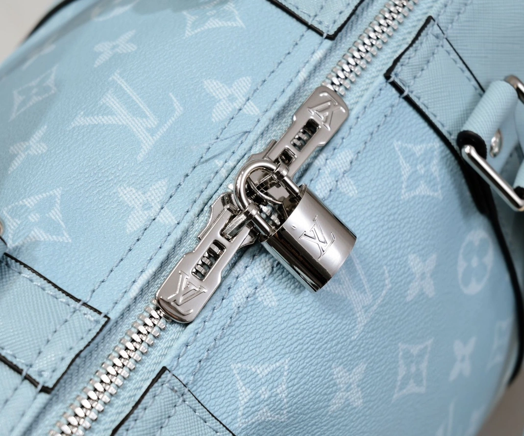 Louis Vuitton Travel Bags Classic 8104