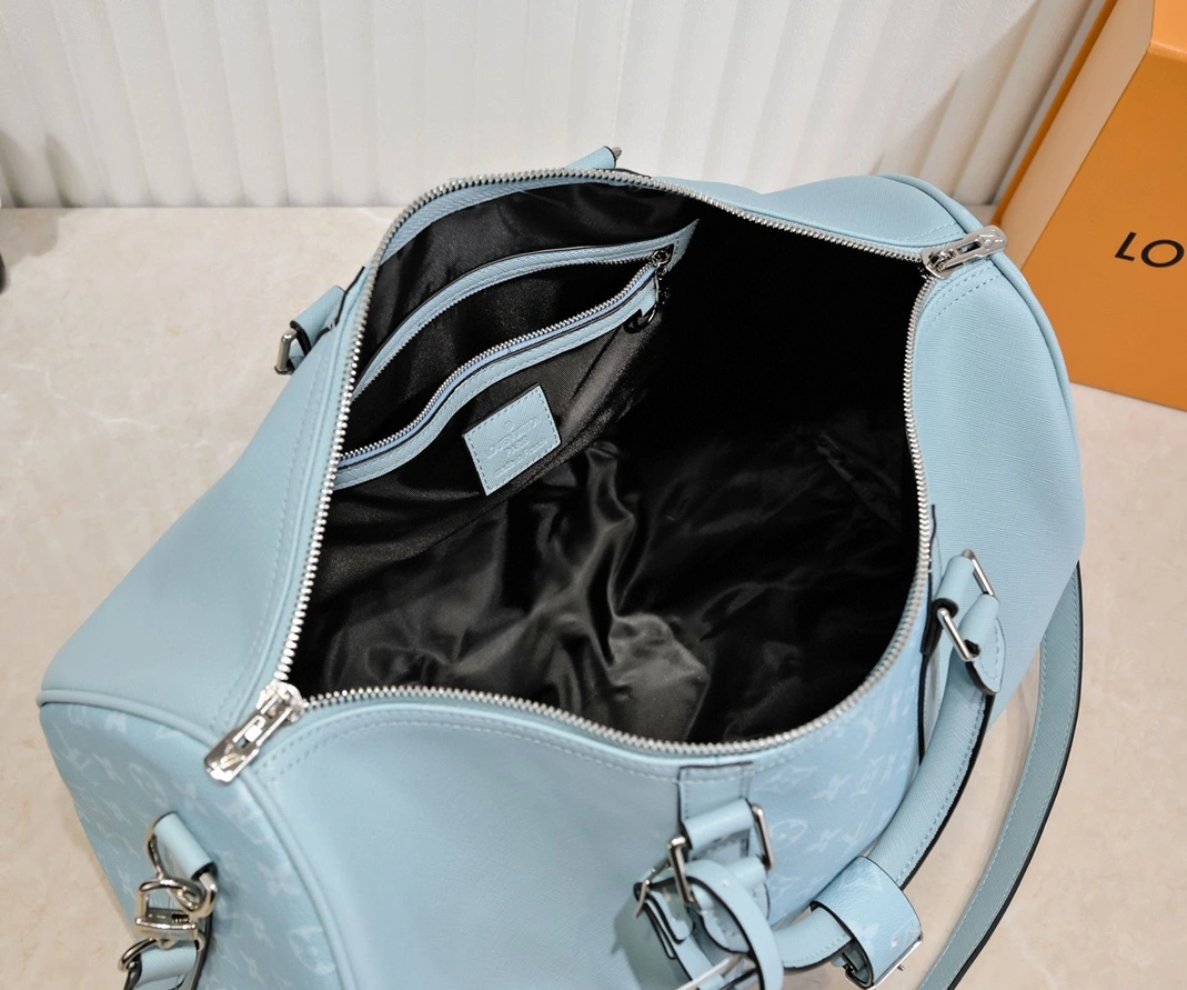 Louis Vuitton Travel Bags Classic 8104
