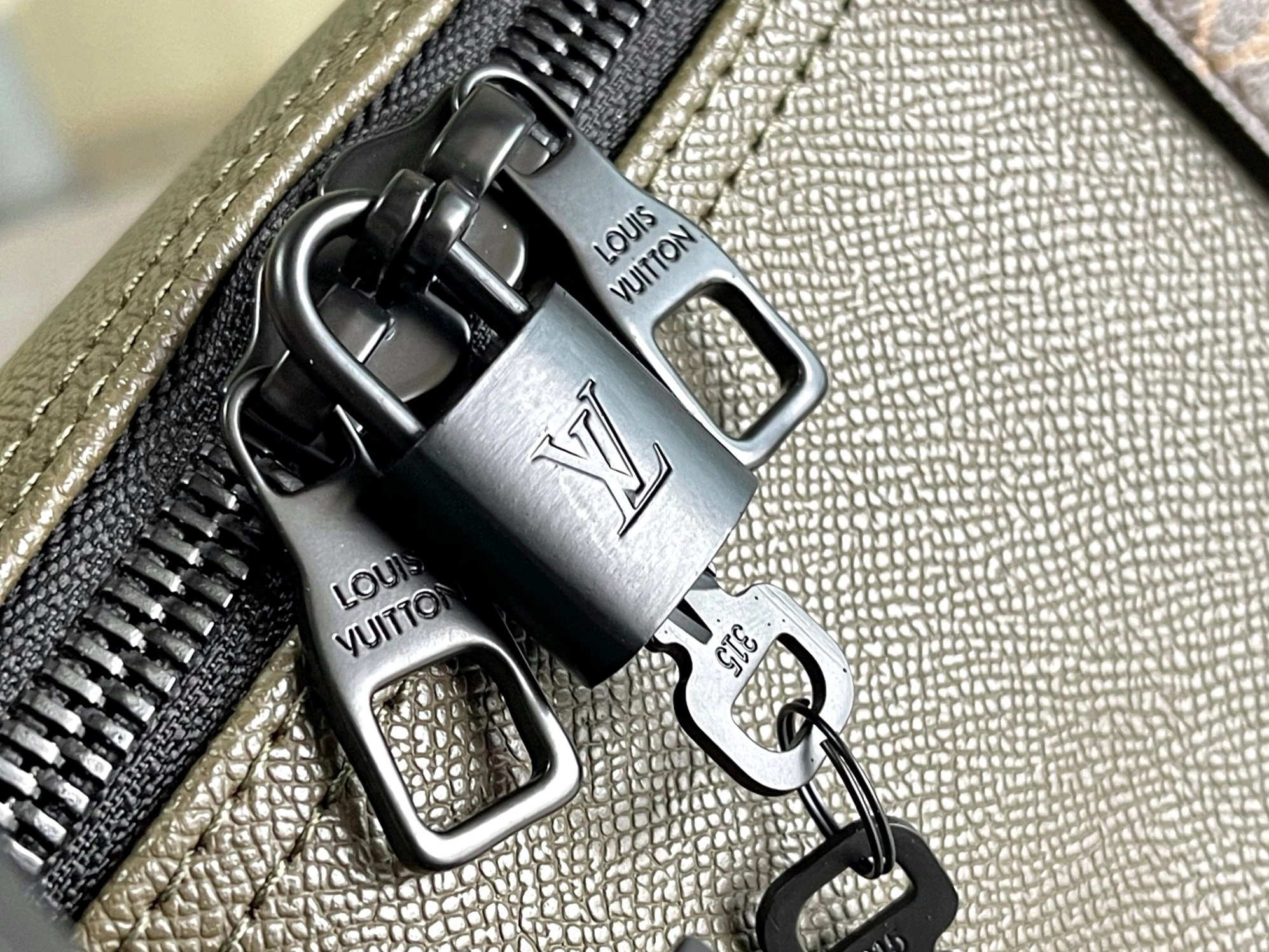 Louis Vuitton Travel Bags Comfortable 3145