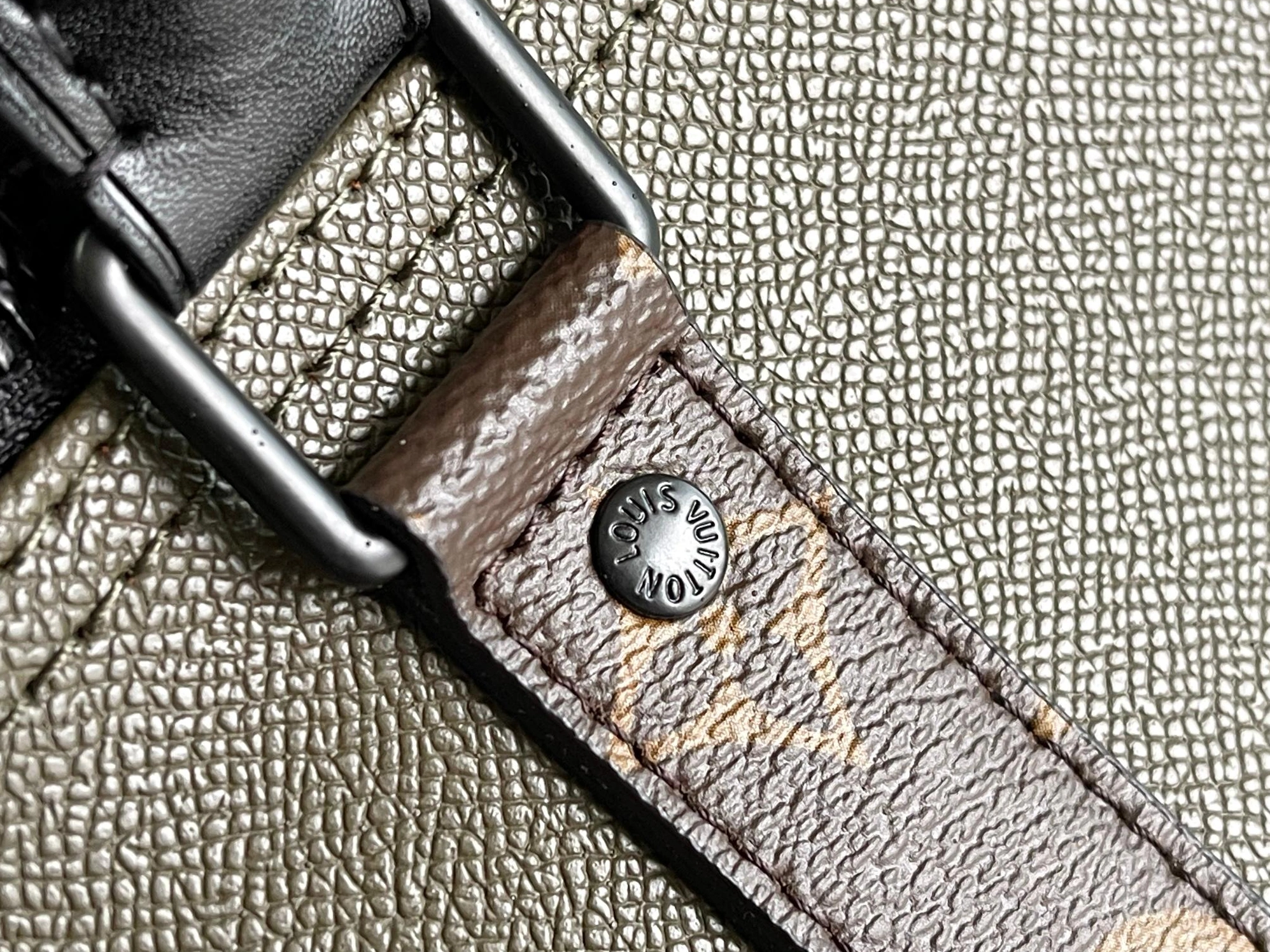 Louis Vuitton Travel Bags Comfortable 3145