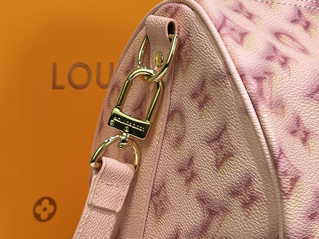 Louis Vuitton Travel Bags Cozy 4649