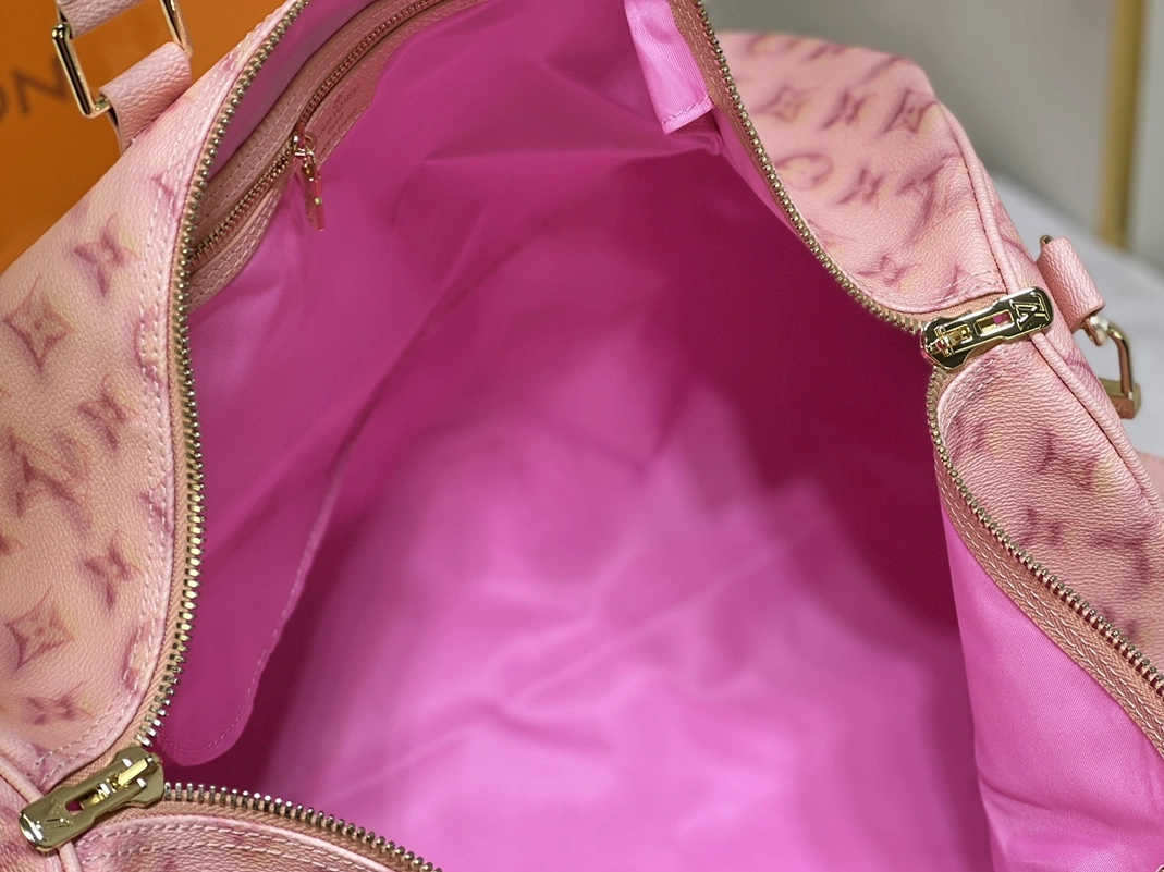 Louis Vuitton Travel Bags Cozy 4649