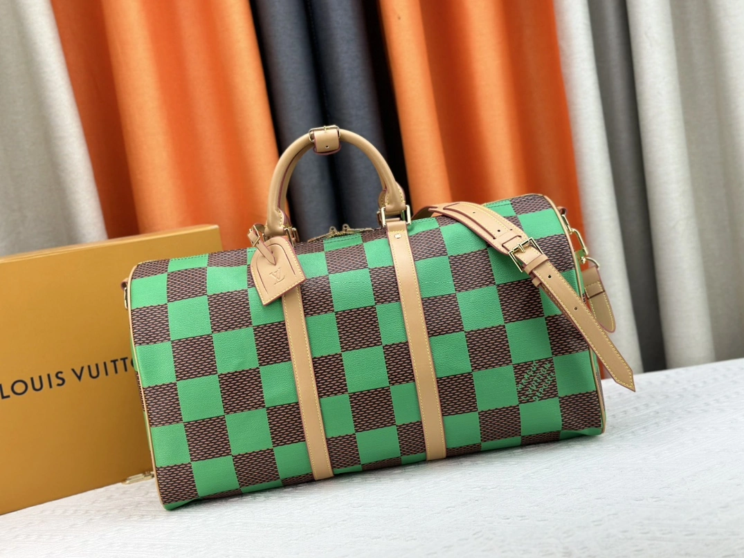 Louis Vuitton Travel Bags Cozy 8903