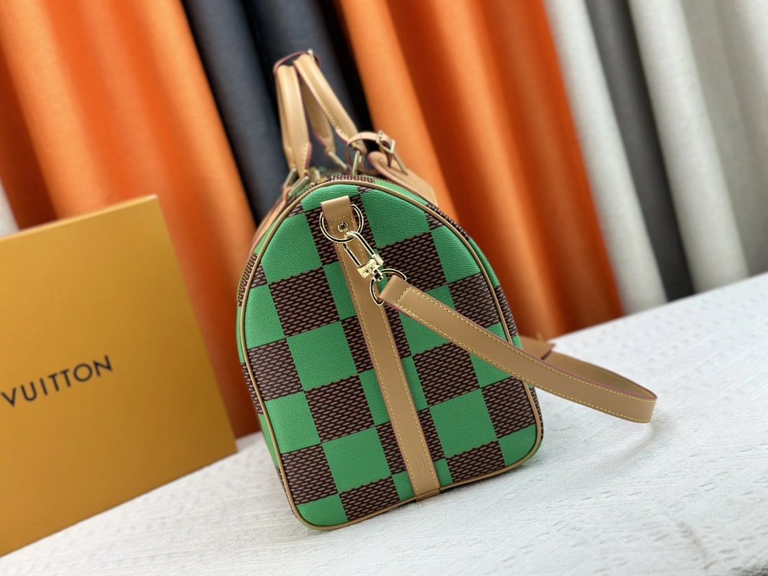 Louis Vuitton Travel Bags Cozy 8903