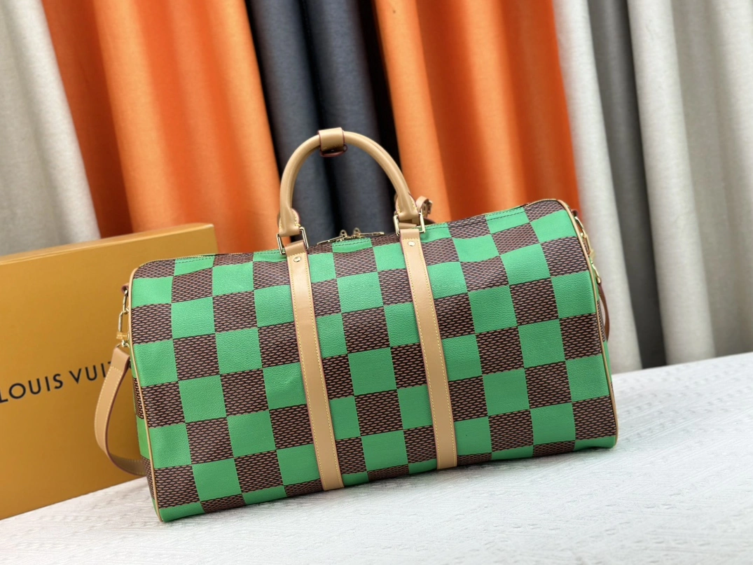 Louis Vuitton Travel Bags Cozy 8903