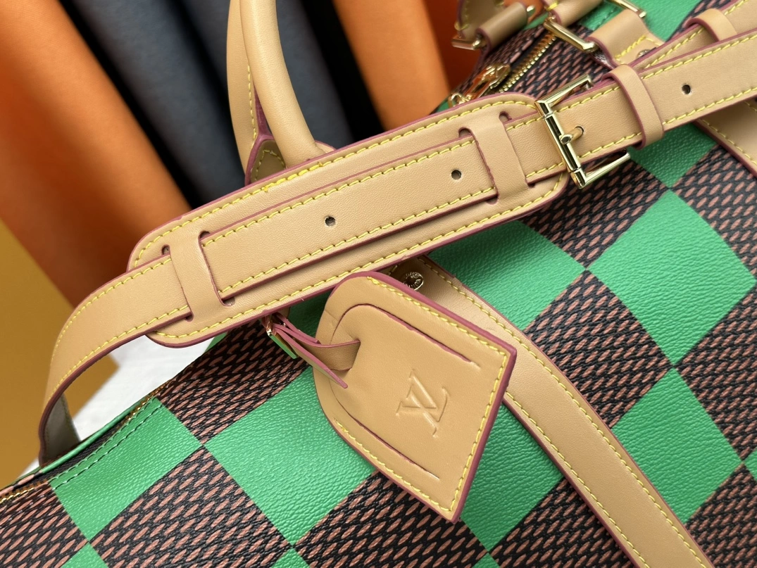 Louis Vuitton Travel Bags Cozy 8903