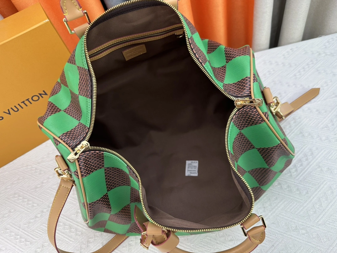 Louis Vuitton Travel Bags Cozy 8903