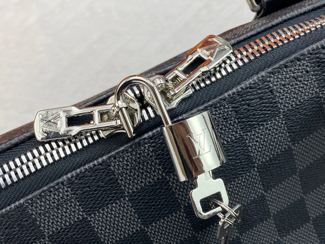 Louis Vuitton Travel Bags Flexible 540