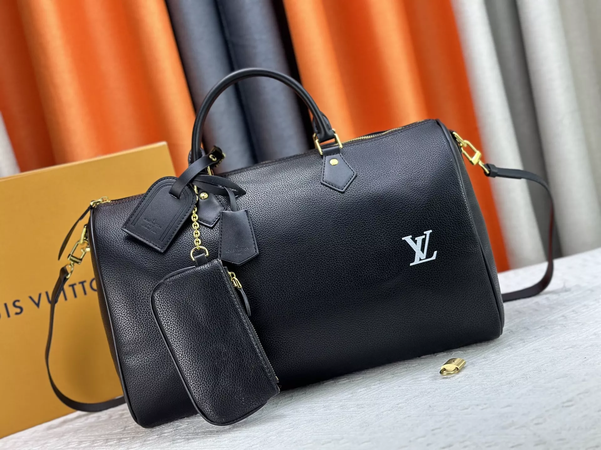 Louis Vuitton Travel Bags Minimalist 7268