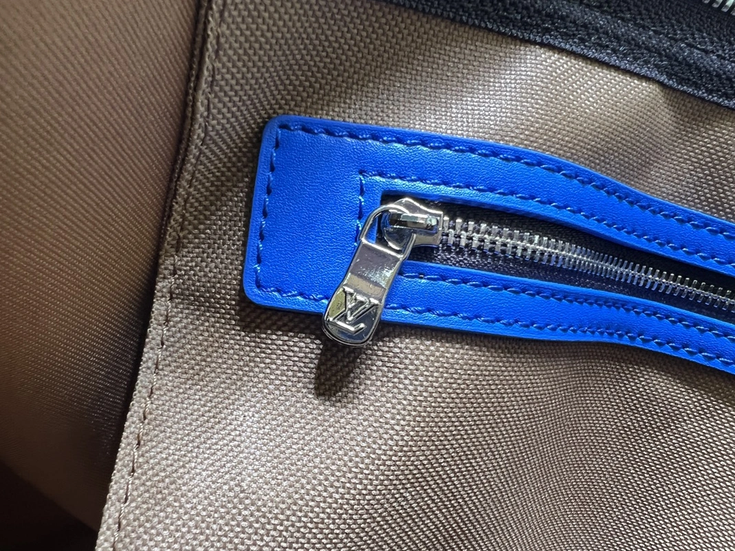 Louis Vuitton Travel Bags Practical 9441