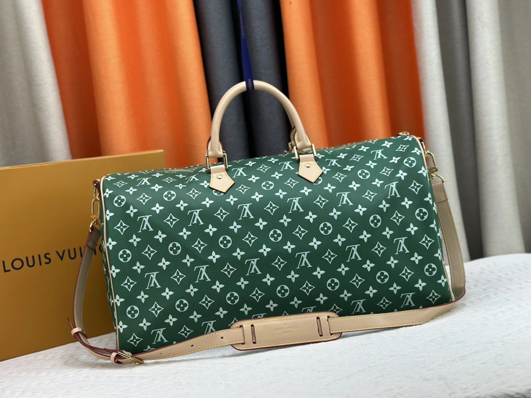 Louis Vuitton Travel Bags Refined 3033