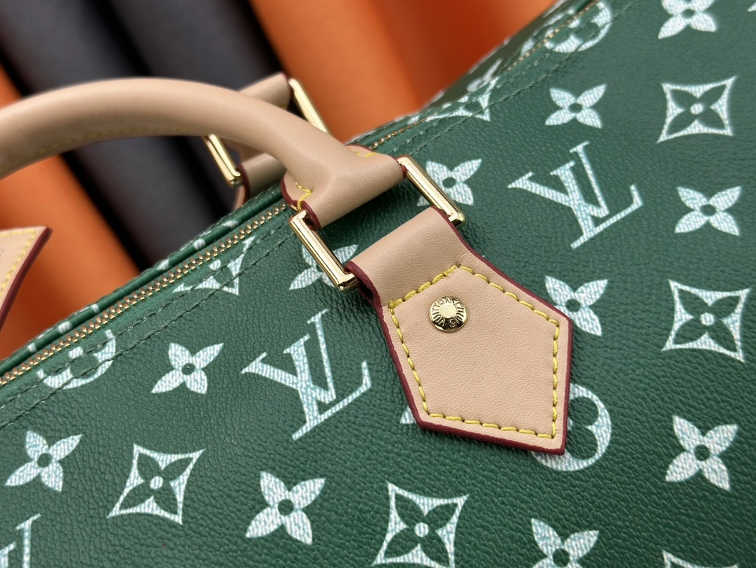 Louis Vuitton Travel Bags Refined 3033