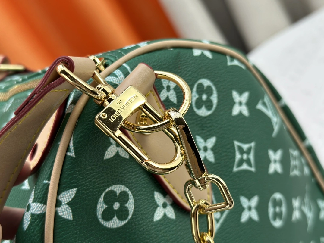 Louis Vuitton Travel Bags Refined 3033