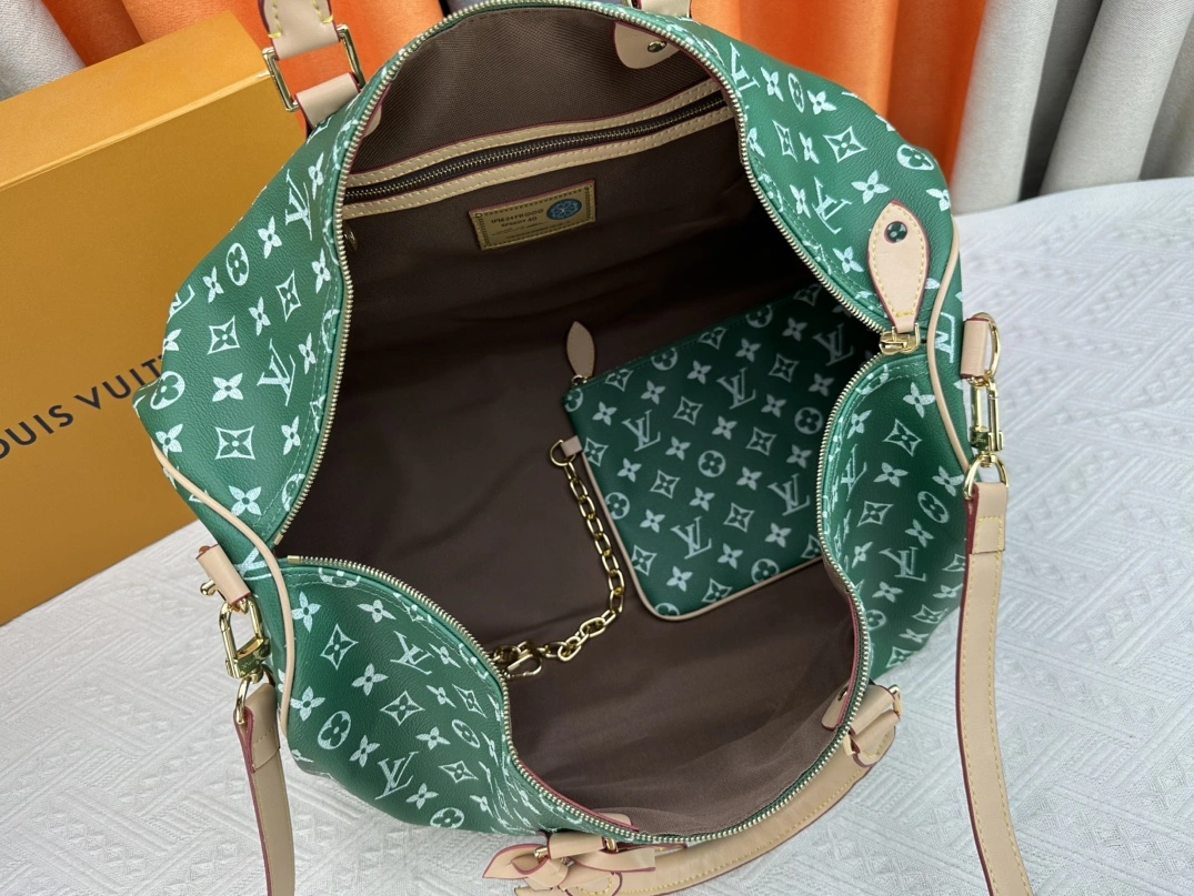 Louis Vuitton Travel Bags Refined 3033