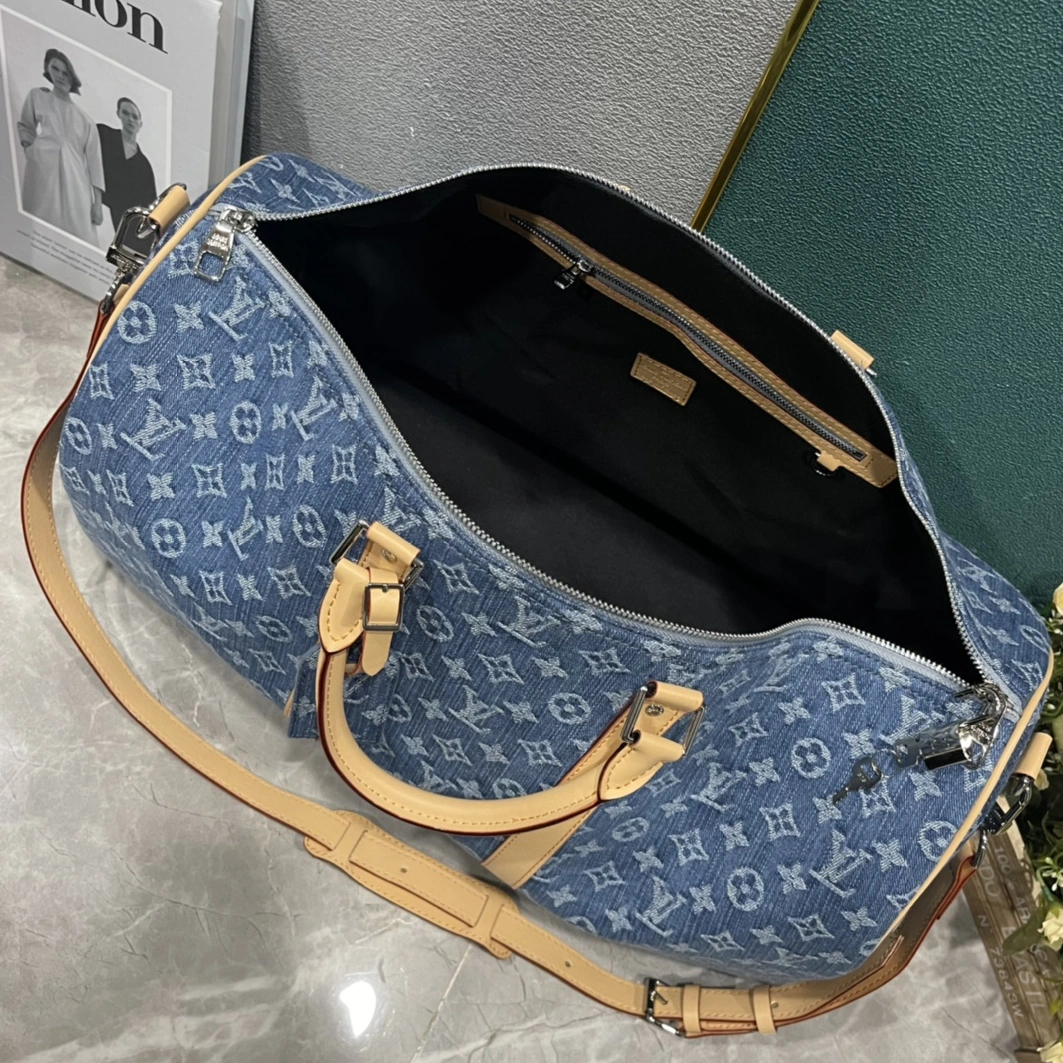 Louis Vuitton Travel Bags Resilient 660