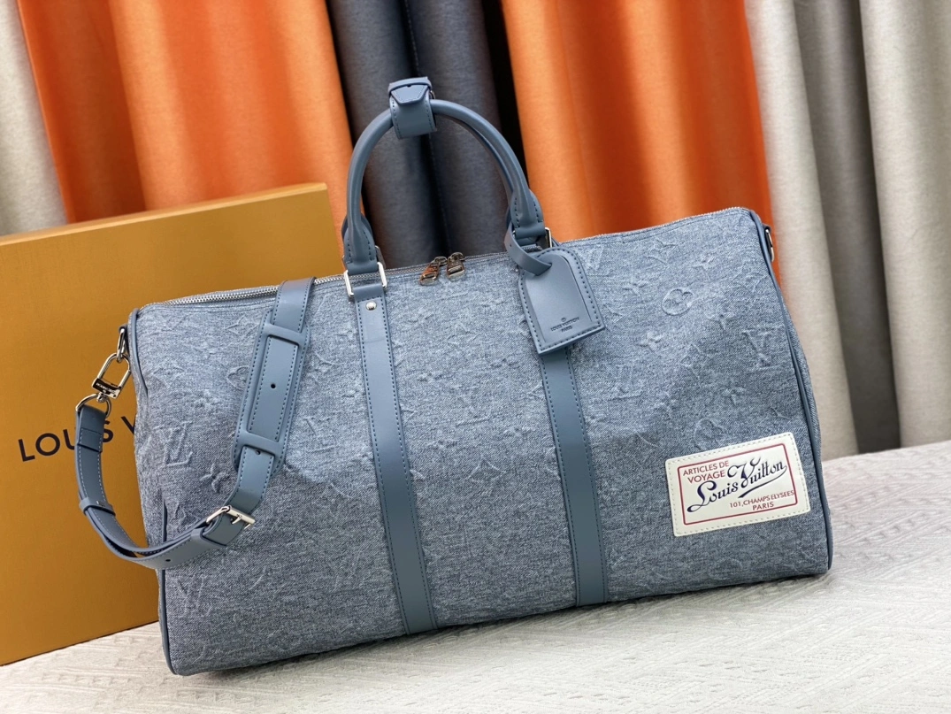 Louis Vuitton Travel Bags Sleek 4644