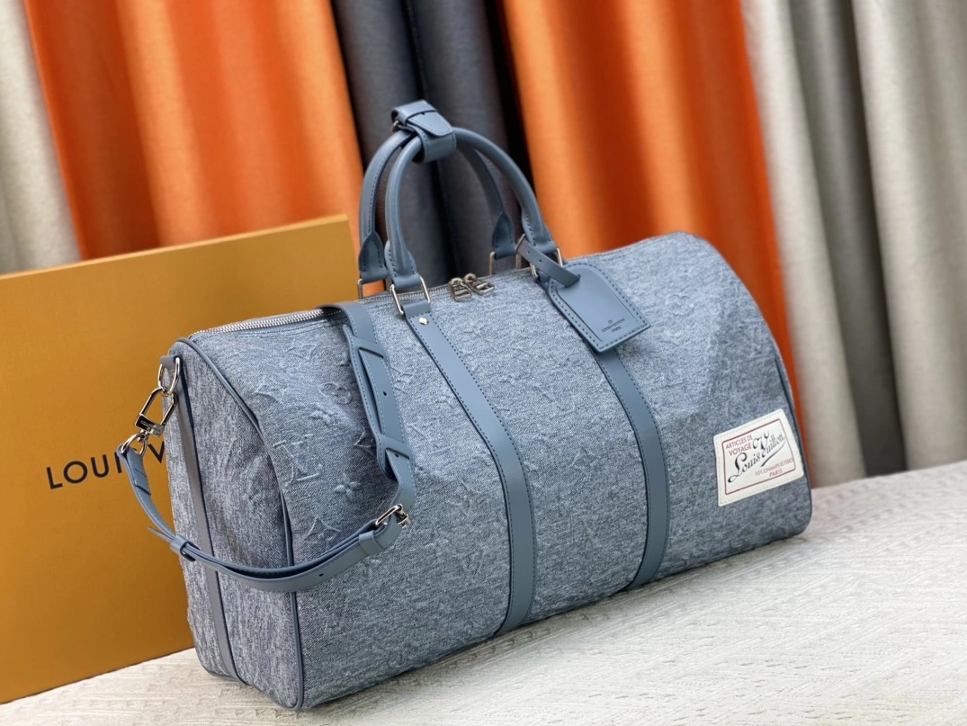 Louis Vuitton Travel Bags Sleek 4644