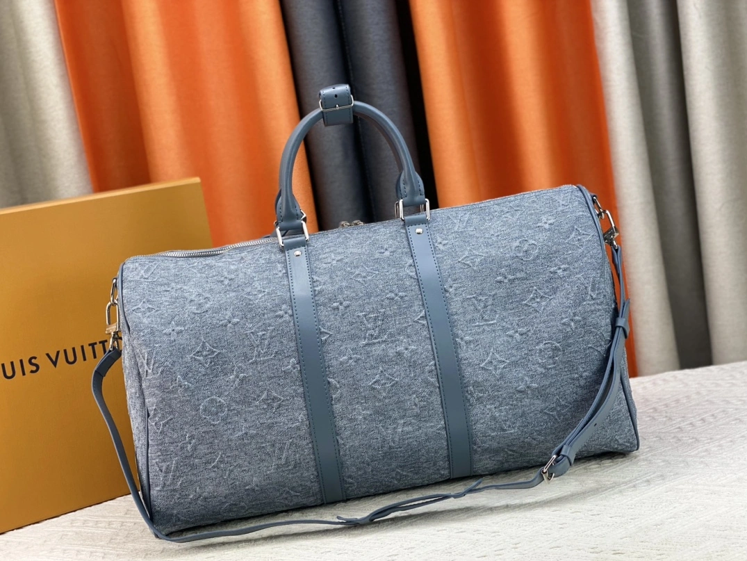 Louis Vuitton Travel Bags Sleek 4644