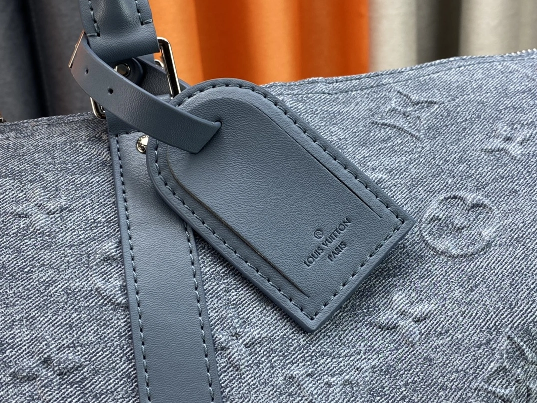 Louis Vuitton Travel Bags Sleek 4644