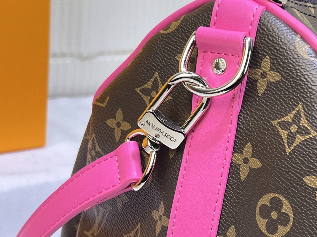 Louis Vuitton Travel Bags Sleek 6007