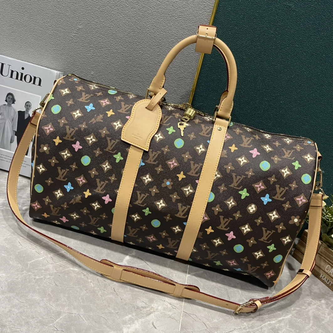 Louis Vuitton Travel Bags Sleek 6821