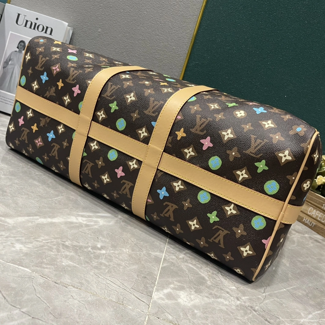 Louis Vuitton Travel Bags Sleek 6821
