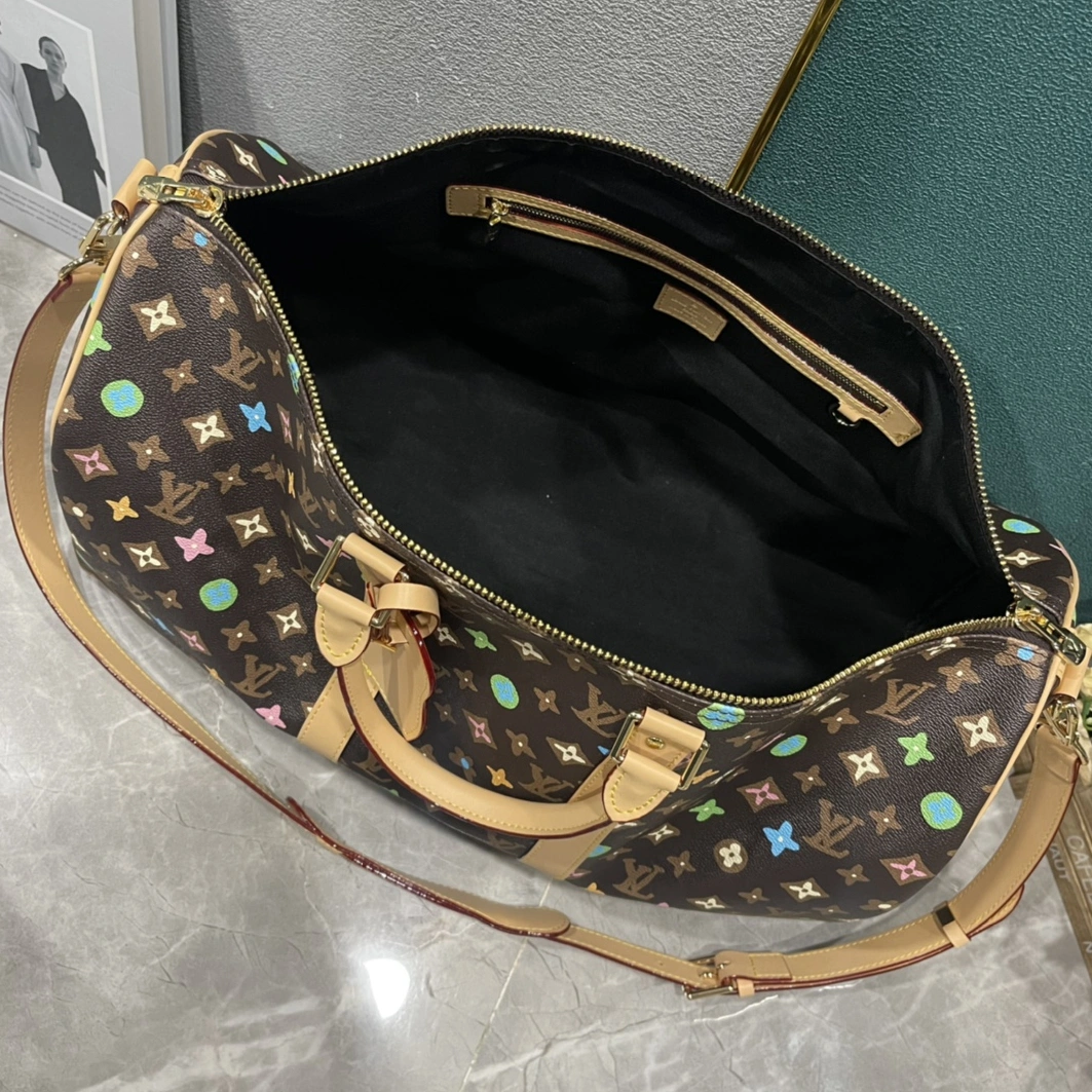 Louis Vuitton Travel Bags Sleek 6821