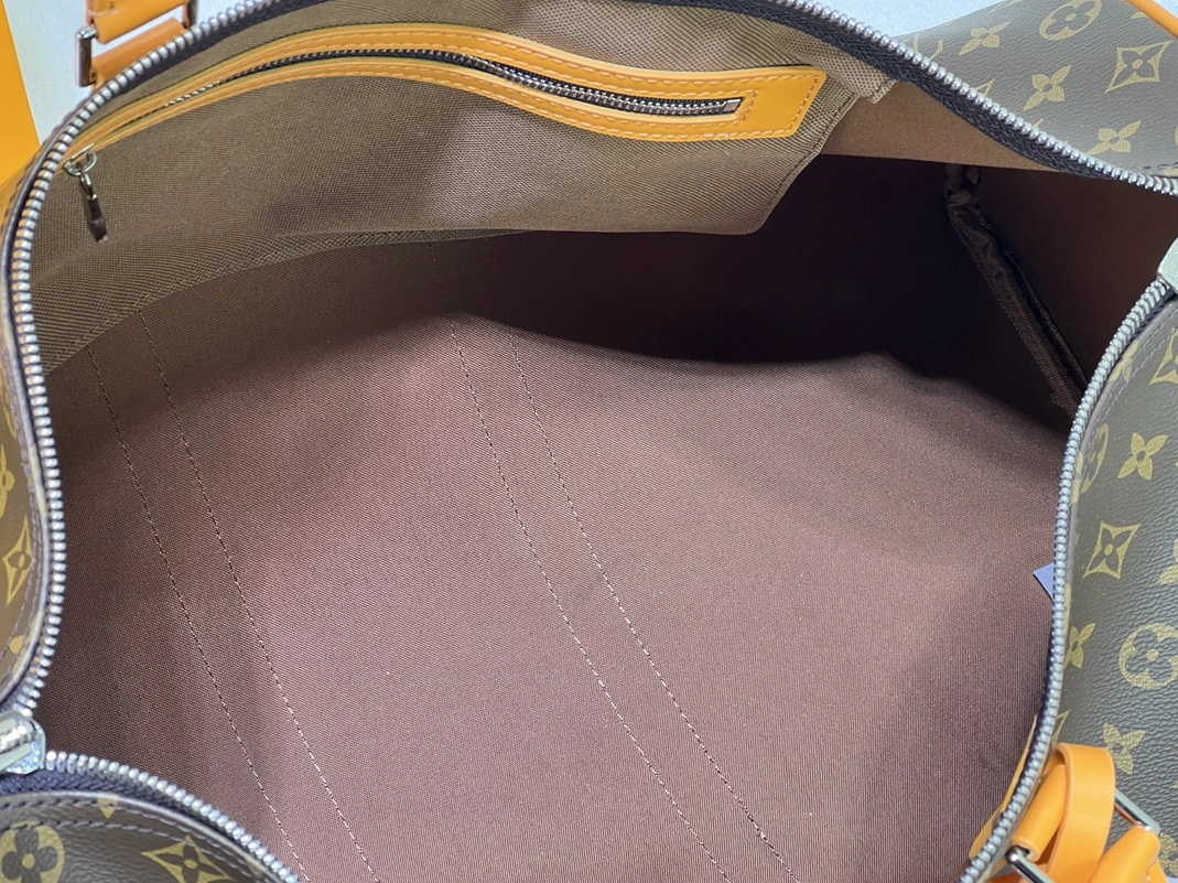 Louis Vuitton Travel Bags Sleek 6932