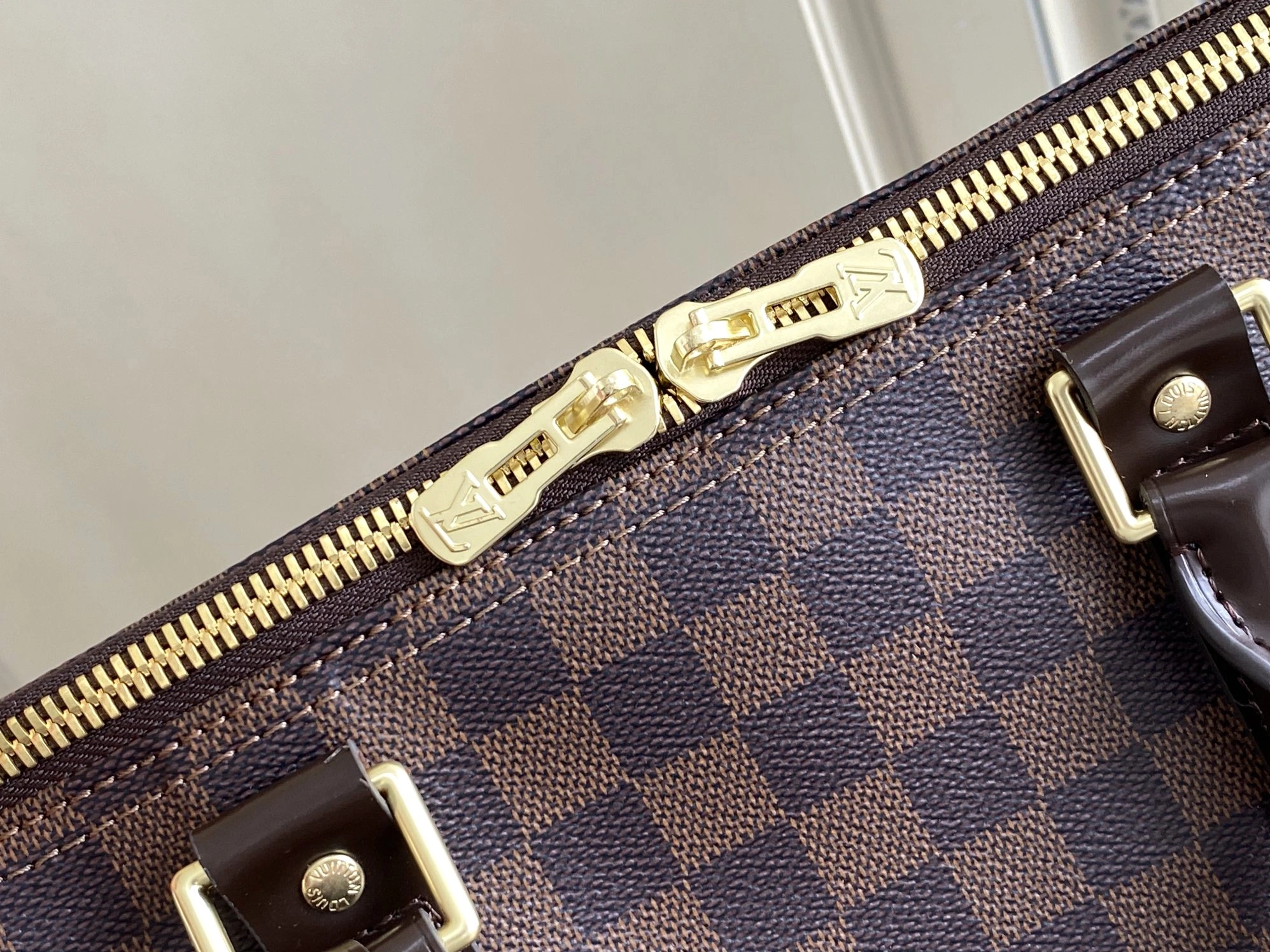 Louis Vuitton Travel Bags Sleek 8544