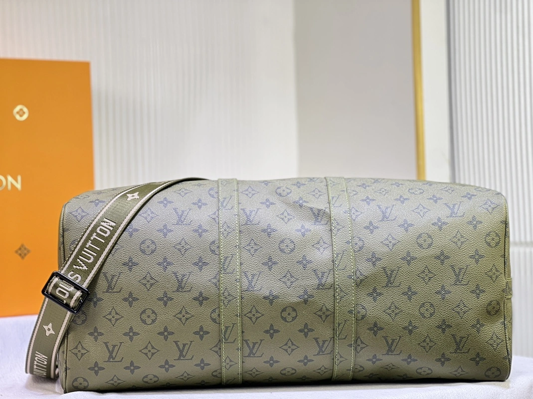 Louis Vuitton Travel Bags Sophisticated 8808