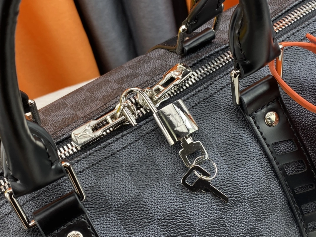 Louis Vuitton Travel Bags Stylish 6084