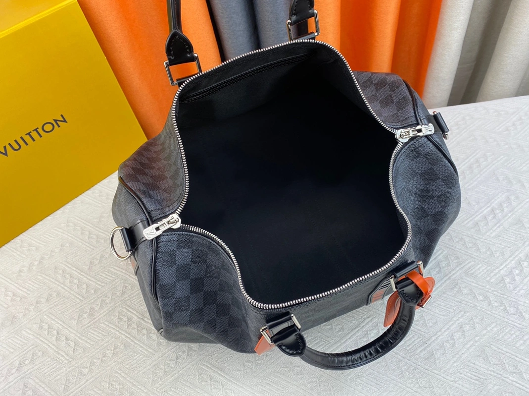 Louis Vuitton Travel Bags Stylish 6084