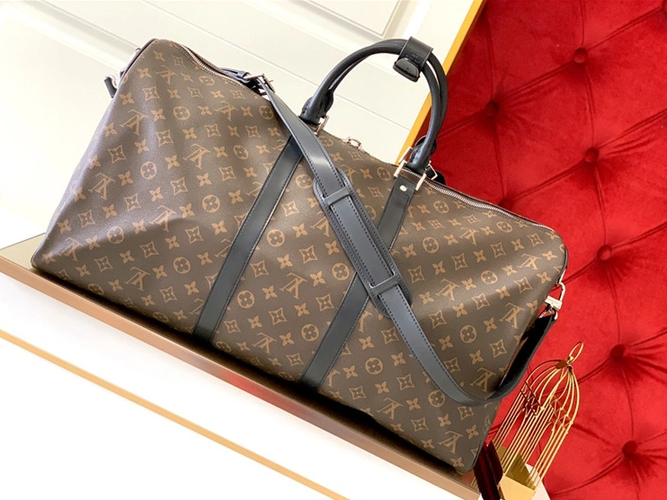 Louis Vuitton Travel Bags Stylish 8226