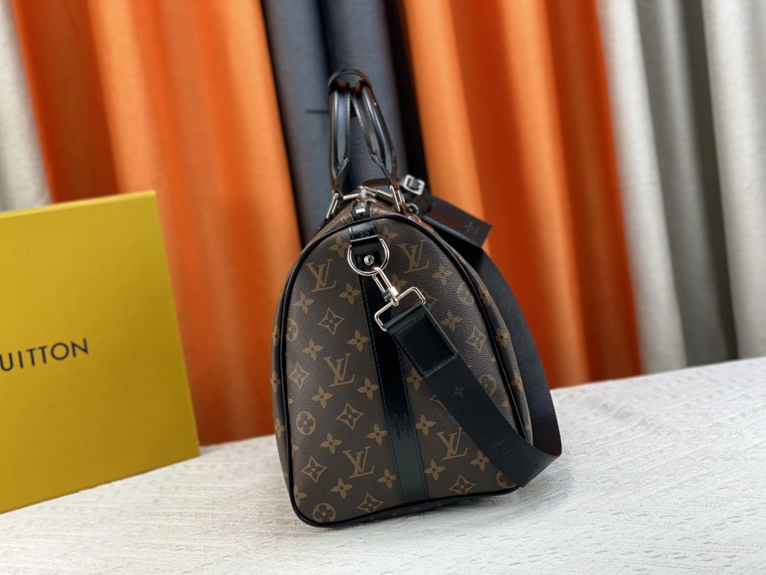 Louis Vuitton Travel Bags Trendsetting 1407