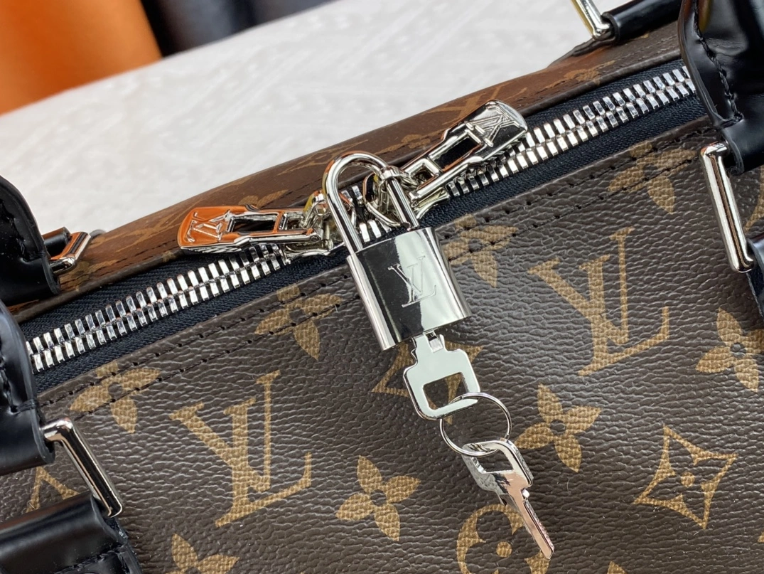 Louis Vuitton Travel Bags Trendsetting 1407
