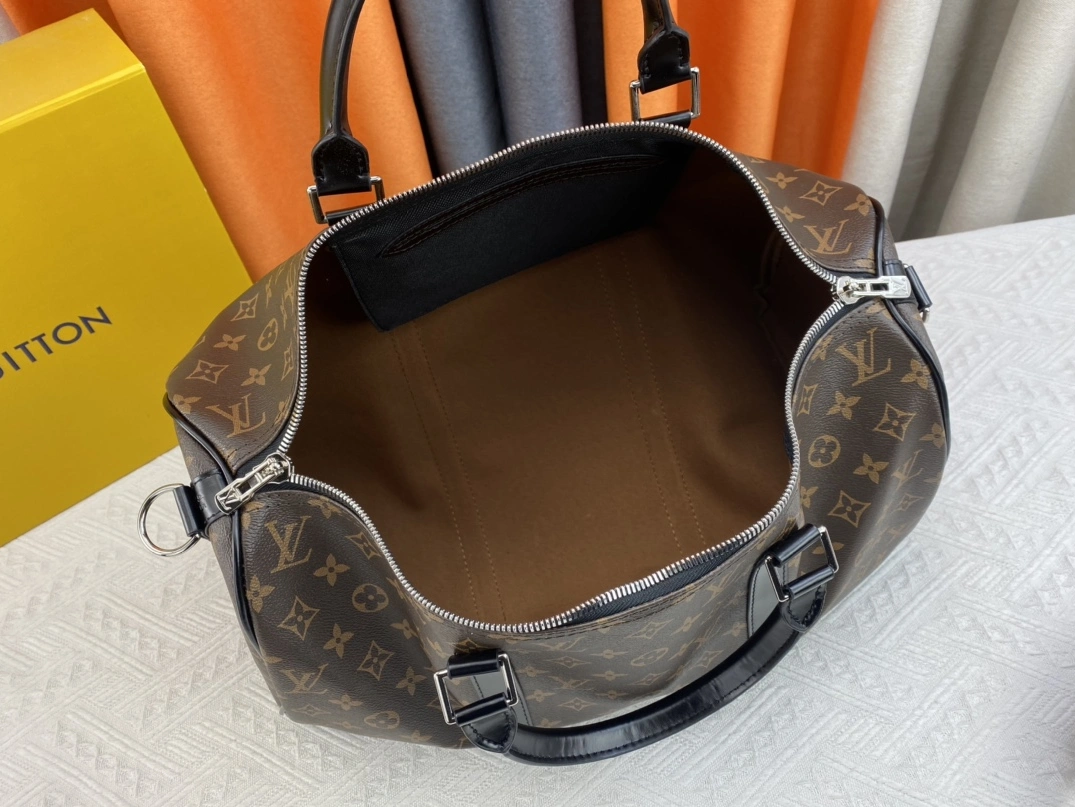 Louis Vuitton Travel Bags Trendsetting 1407