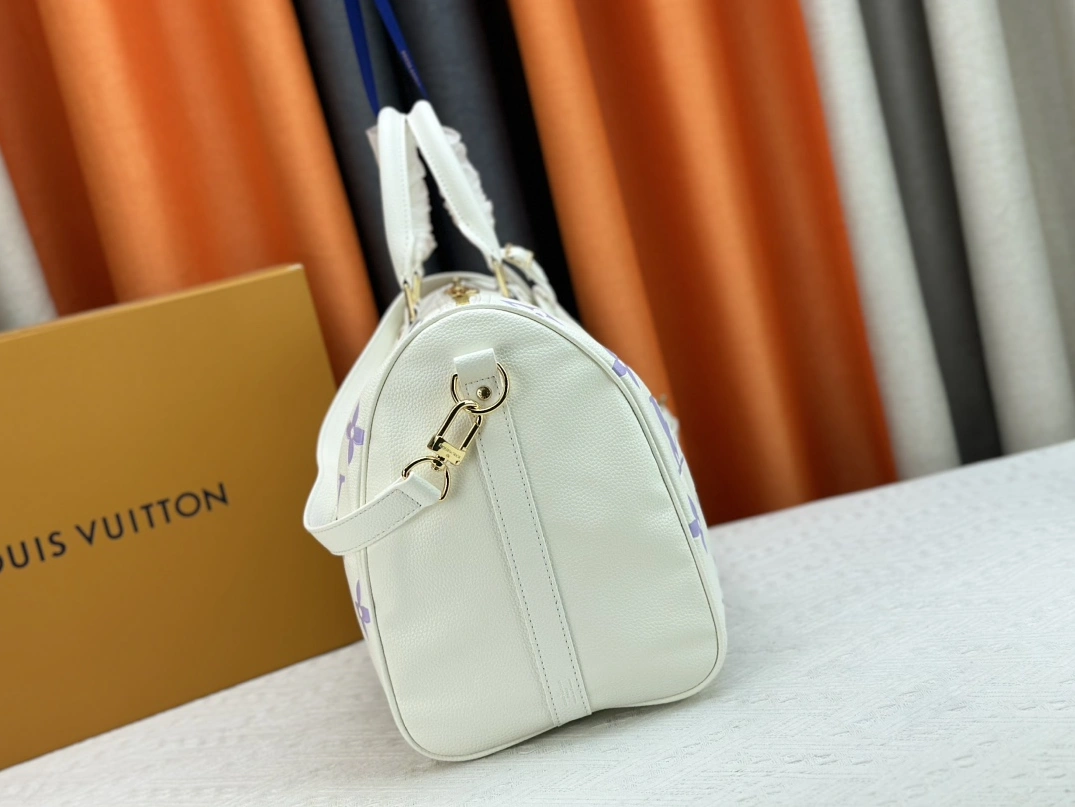 Louis Vuitton Travel Bags Trendsetting 9162