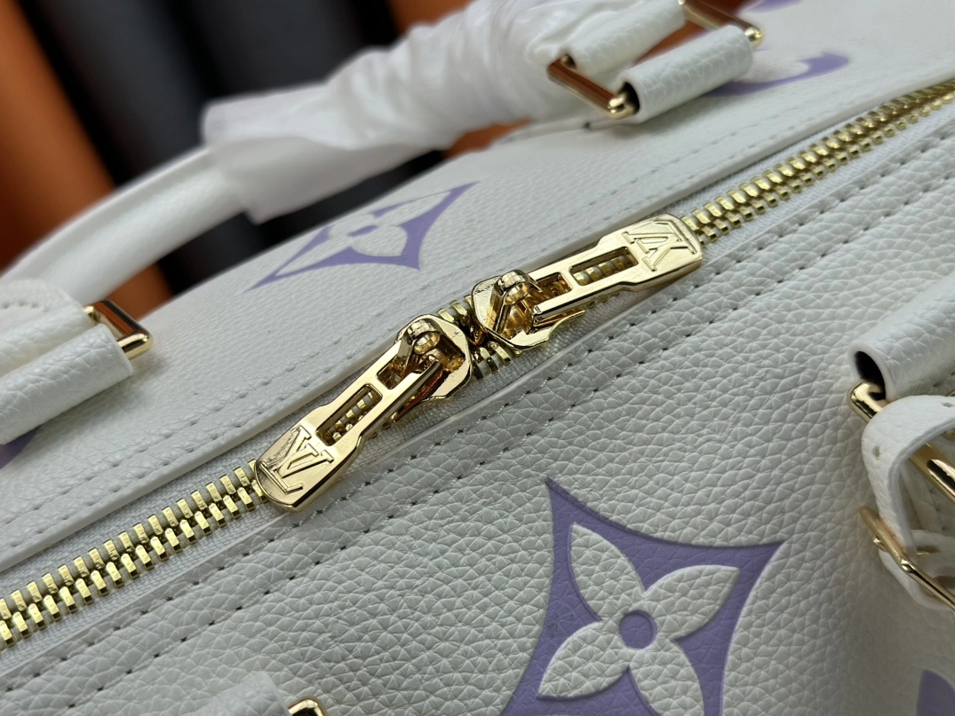 Louis Vuitton Travel Bags Trendsetting 9162