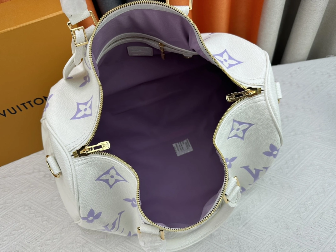 Louis Vuitton Travel Bags Trendsetting 9162