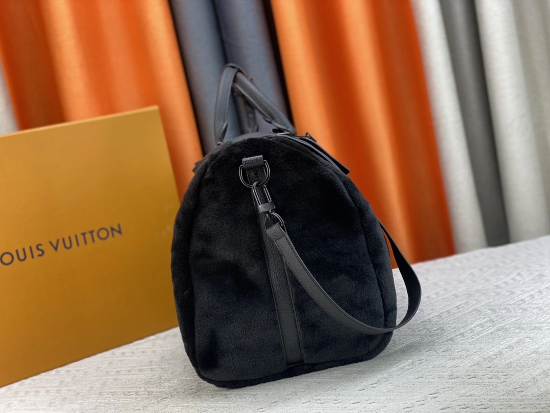 Louis Vuitton Travel Bags Versatile 3206