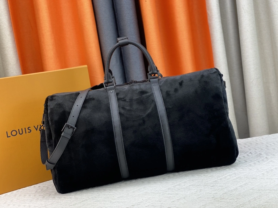 Louis Vuitton Travel Bags Versatile 3206