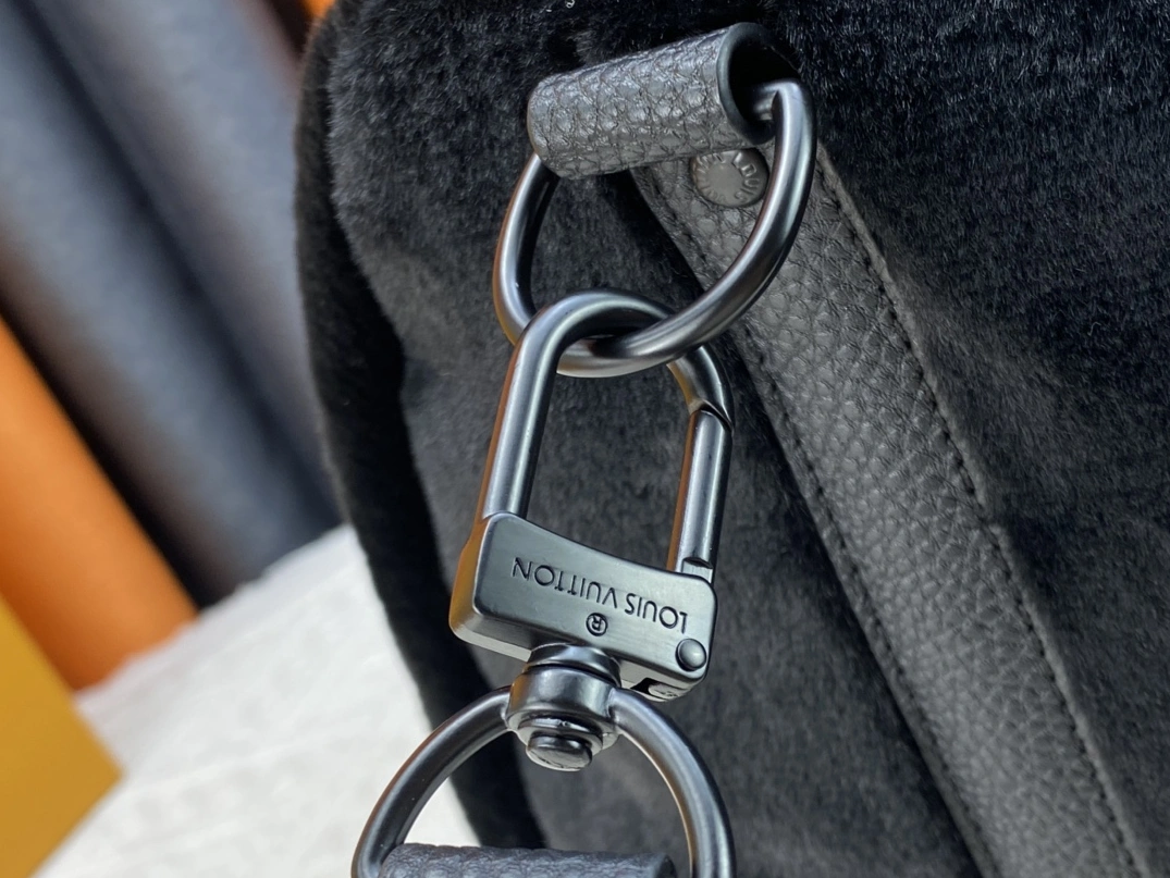 Louis Vuitton Travel Bags Versatile 3206