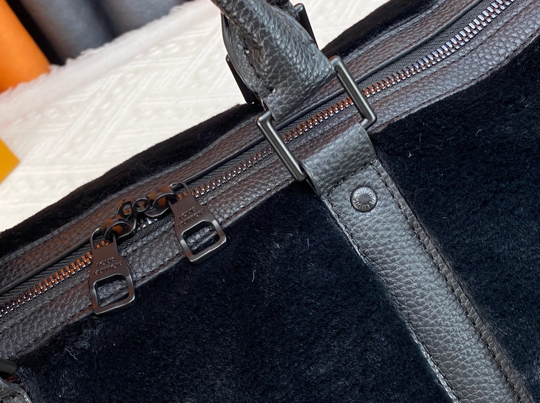Louis Vuitton Travel Bags Versatile 3206