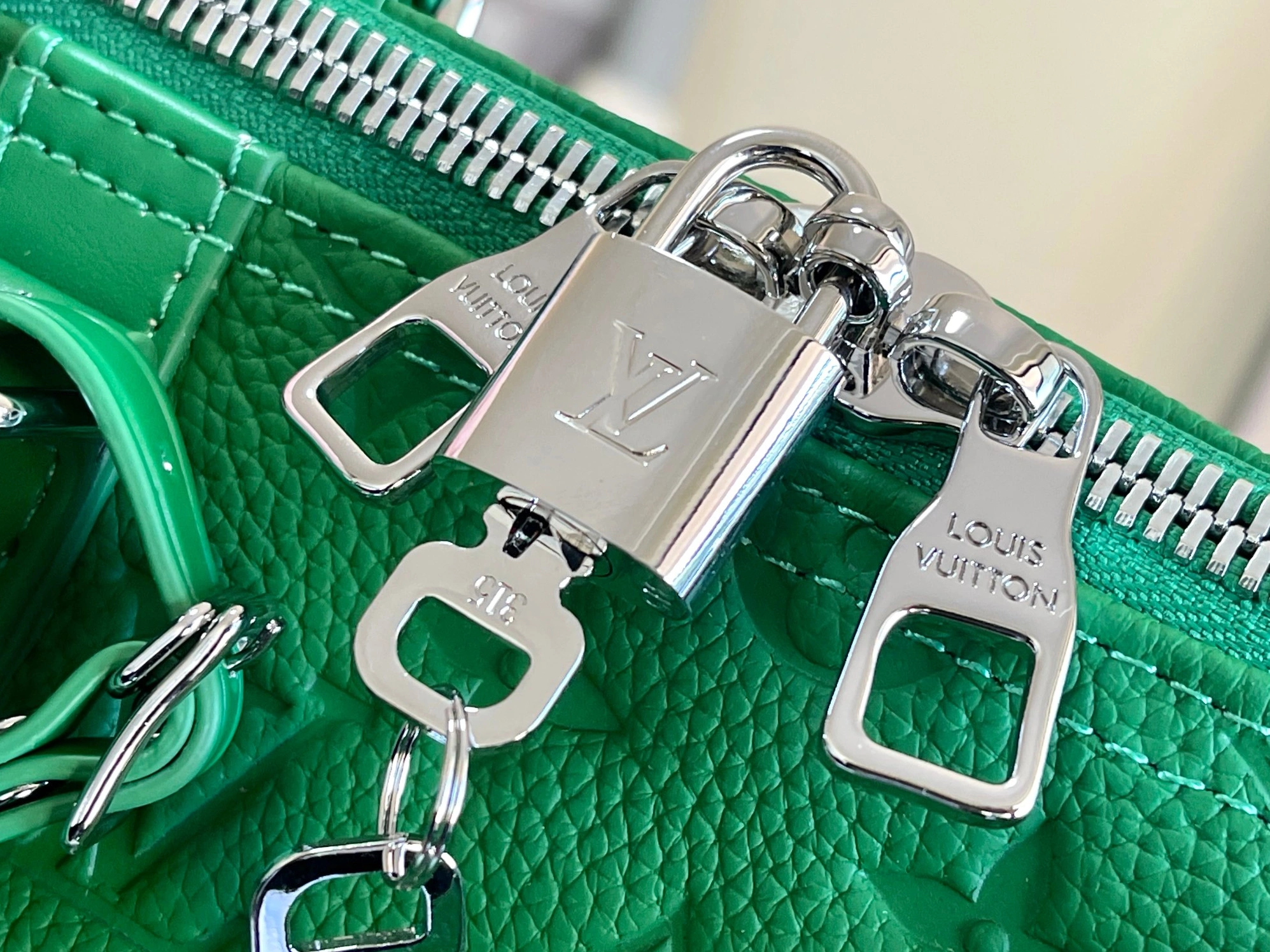 Louis Vuitton Travel Bags WellDesigned 388