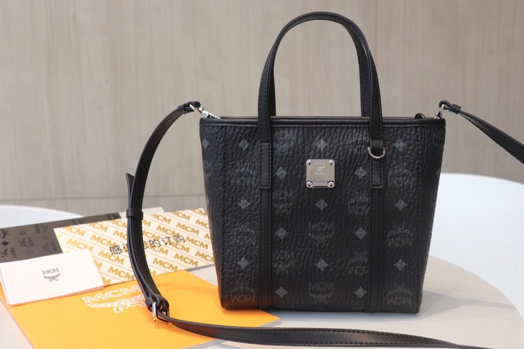MCM AAA Quality Messenger Bags Elegant 6068