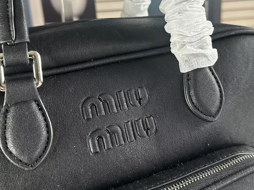 MIU MIU AAA Quality Handbags For Women DailyWear 8154